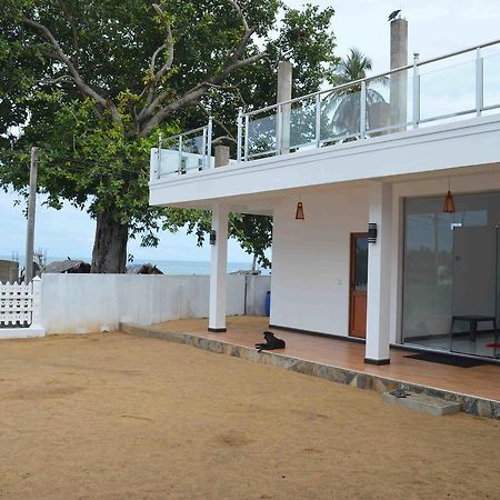 Blue Wings Beach Hotel Trincomalee Exterior foto