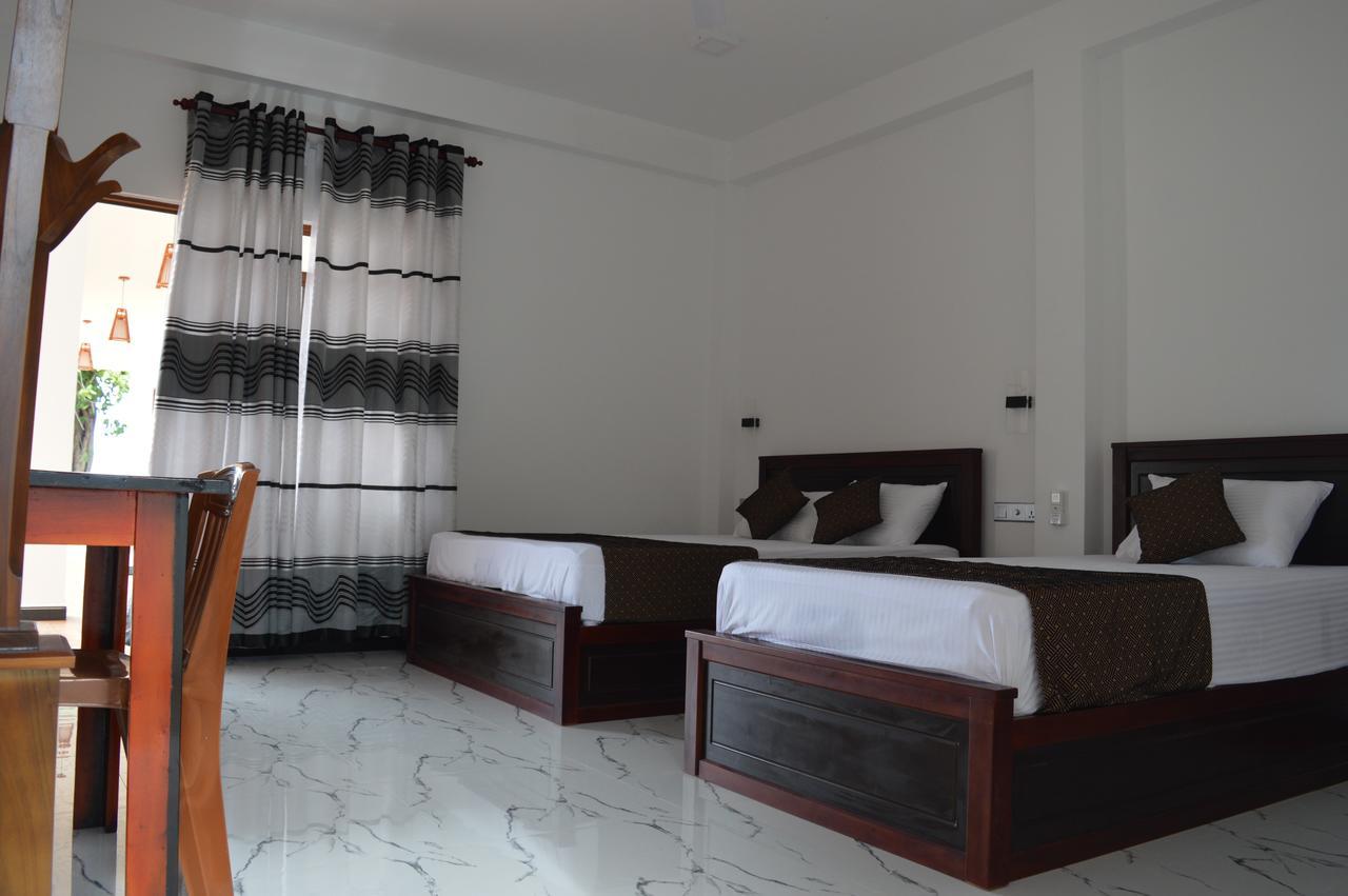 Blue Wings Beach Hotel Trincomalee Exterior foto