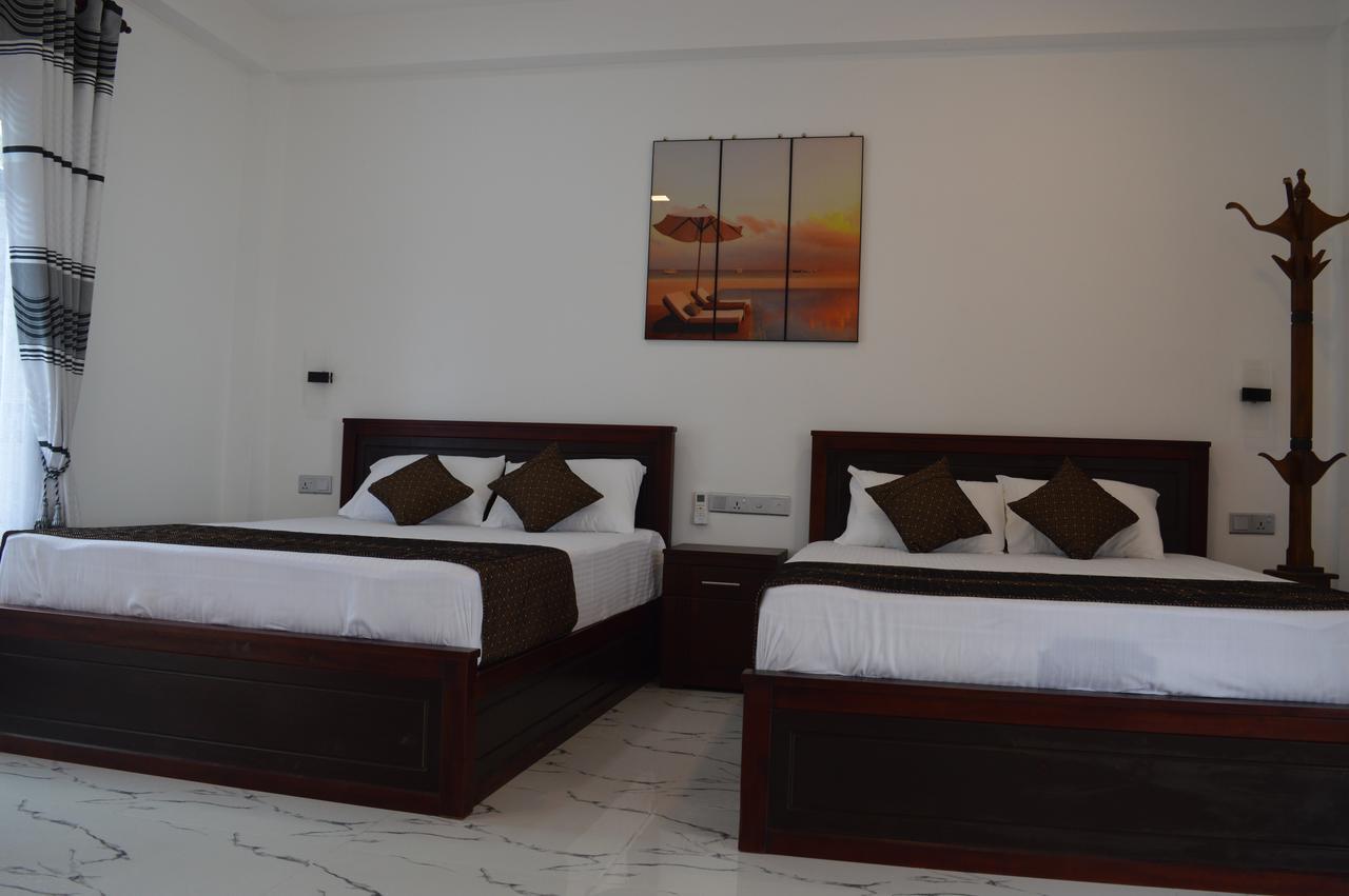 Blue Wings Beach Hotel Trincomalee Exterior foto