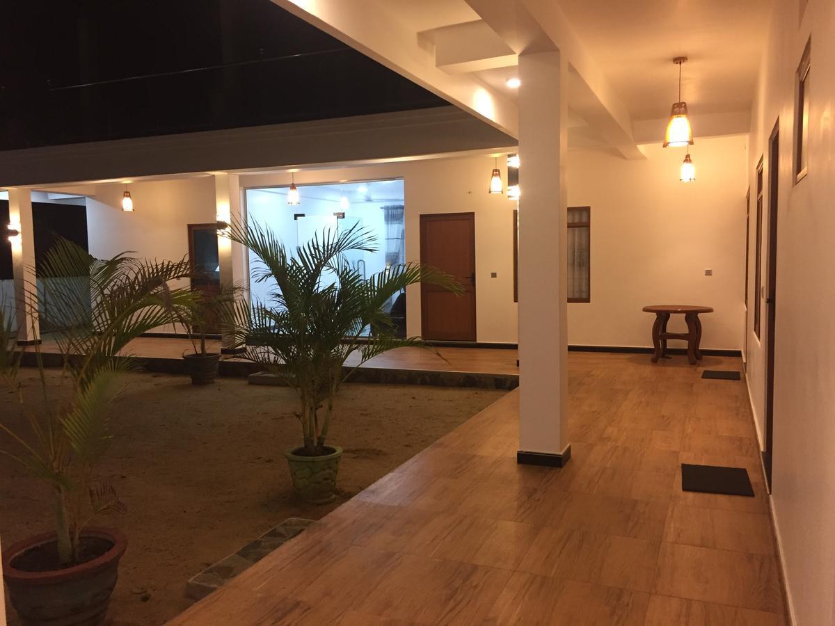 Blue Wings Beach Hotel Trincomalee Exterior foto